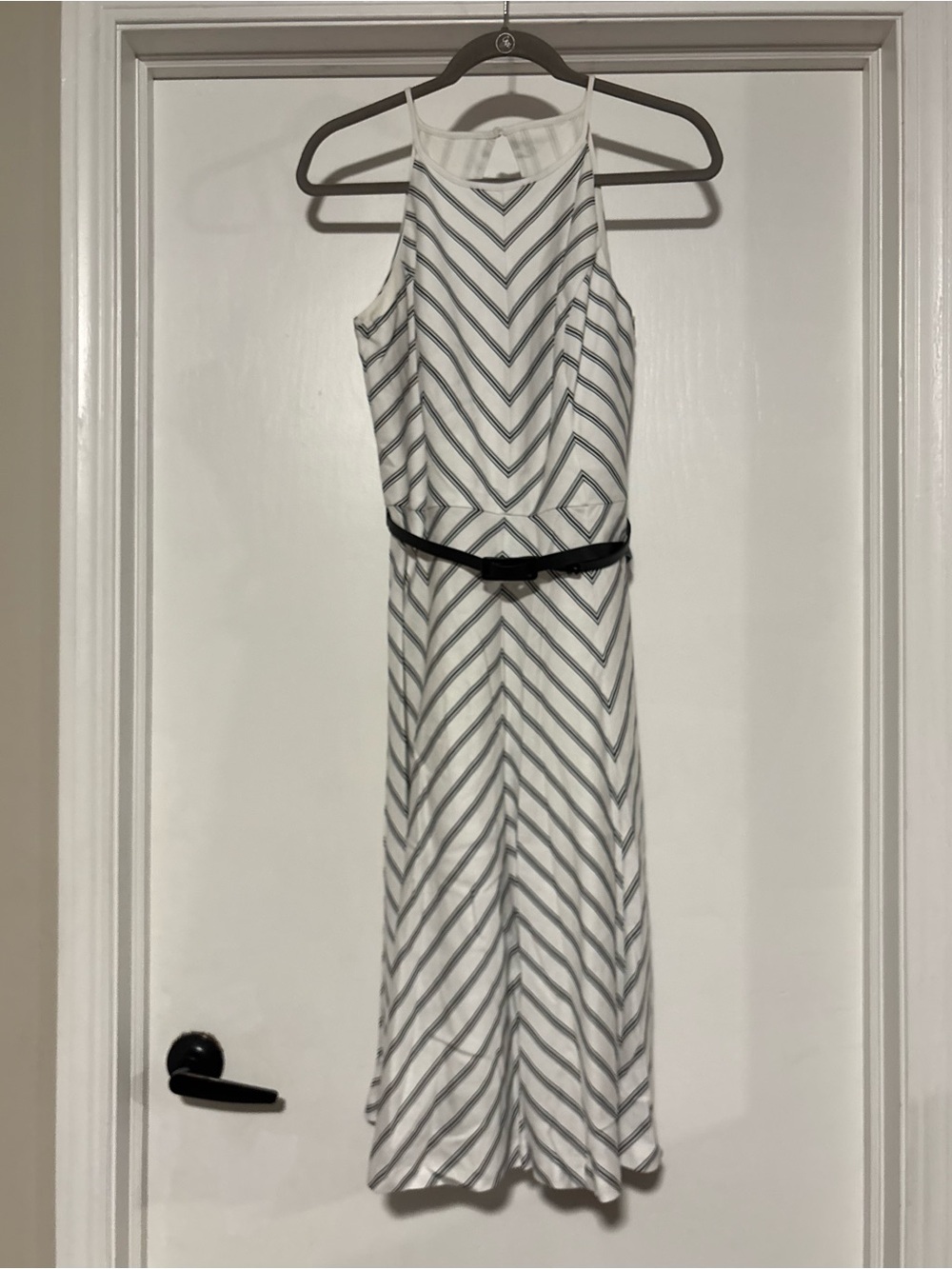 🌸White House Black Market White Dress with Gray Chevron Stripes and Black Belt